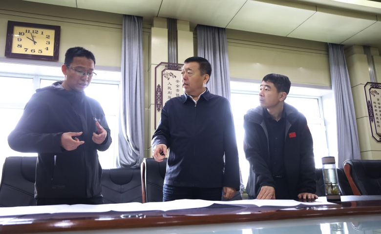 韩福生在富力矿调研检查时强调扎实推进重点工程施工...
