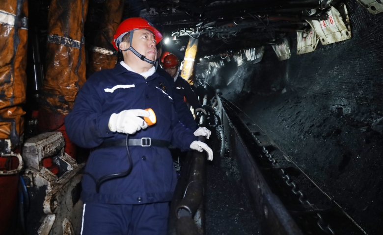 韩福生在益新矿调研检查时强调 牢固树立“安全第一...