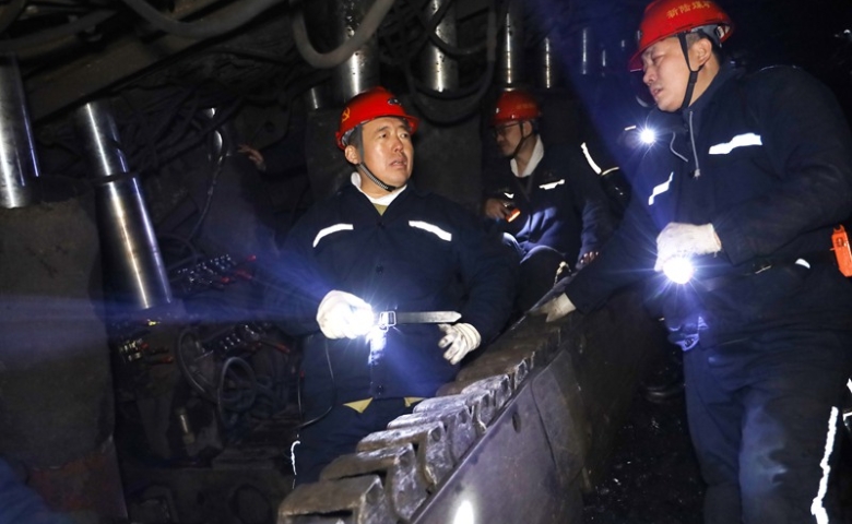 韩福生在新陆矿宣讲调研检查时强调 优化煤炭资源开...