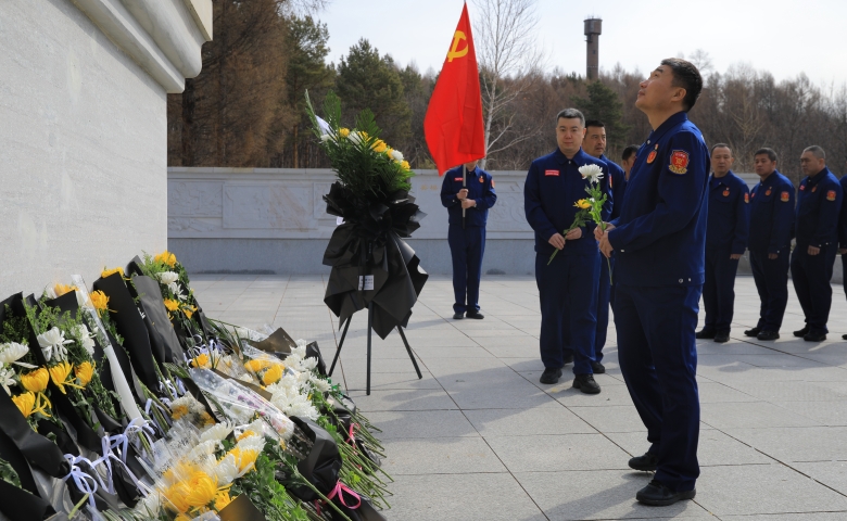 救护大队党总支开展清明祭英烈活动