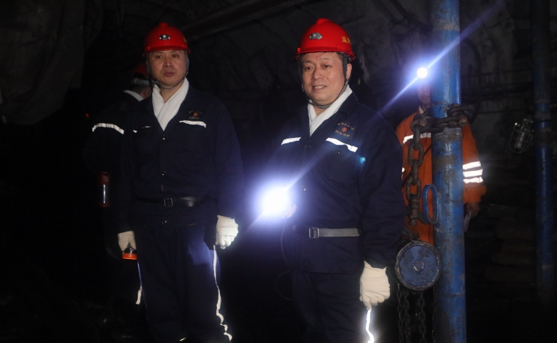 鲍衍胜在新陆矿、益新矿、兴安矿调研检查时强调 守...