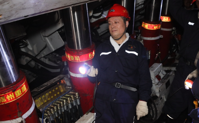 鲍衍胜在富力矿调研检查工作时强调 破解安全生产堵...