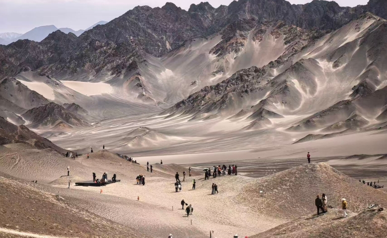 西藏 黑独山