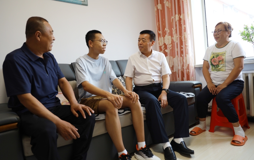 “金秋助学”暖人心 情系学子助追梦 公司开展2026年“金秋助学”走访慰问活动