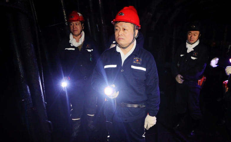 鲍衍胜在振兴矿调研检查时强调 夯实生产接续基础 加...