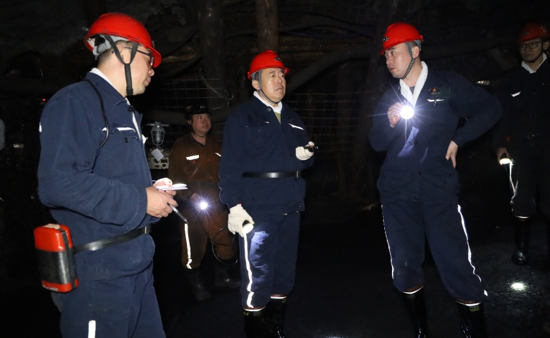10月31日，公司党委书记、董事长韩福生在兴安矿调研...